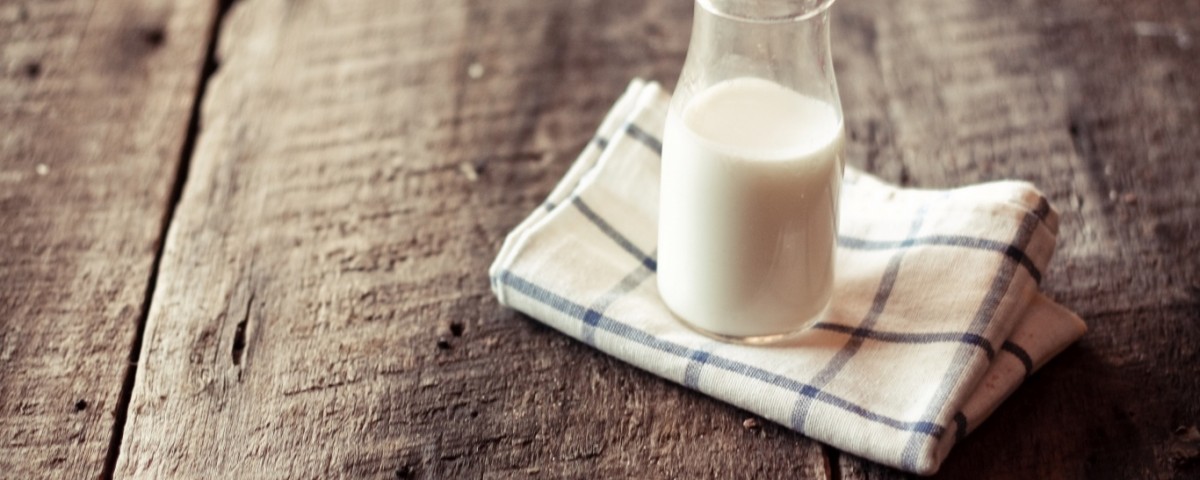 milk_bottle-wallpaper-1366x768